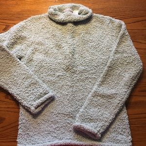 Like new! Fuzzy sweater.